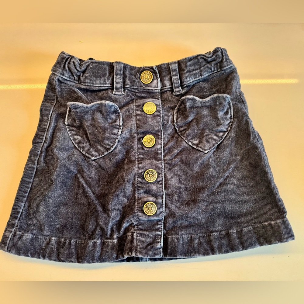 Crewcuts navy girls size 5 skirt with buttons and heart shaped pockets.